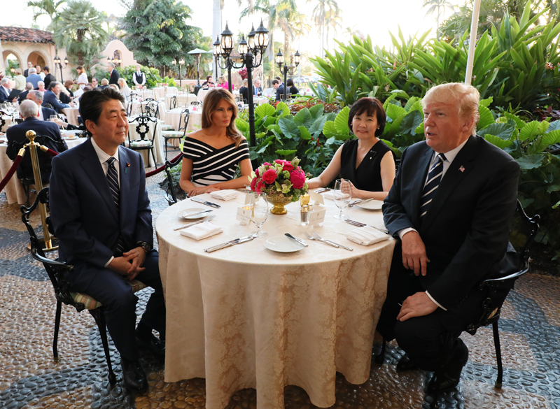 トランプ大統領夫妻との夕食会